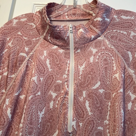 LANDS END 3X MAUVE & WHITE PAISLEY LS with THUMB HOLES & ZIP NECK - Picture 2 of 11